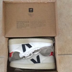 VEJA SNEAKERS